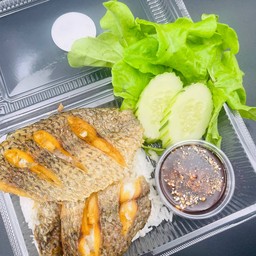 ข้าวปลานิลแกะทอด+น้ำจิ้มแจ่วมะขาม