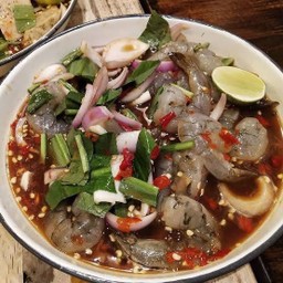 ยำนัวกุ้งสด