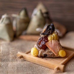 บะจ่างเจ Chinese sticky rice dumplings