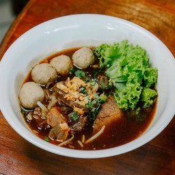 ก๋วยเตี๋ยวเนื้อเปื่อยลูกชิ้นเนื้อ