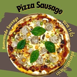 พิซซ่าหน้าไส้กรอกอิตาเลี่ยน (ไส้กรอกทำเอง) + เห็ดแชมปิยอง + พริกชี้ฟ้า