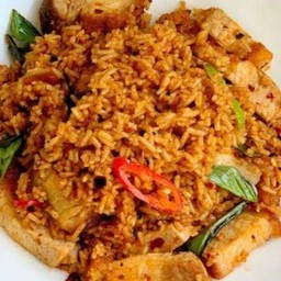 ข้าวผัดน้ำพริกเผาหมู
