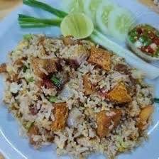 เข้าคลุกกระเพราหมูกรอบ