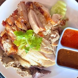แสงสุรีย์ ข้าวมันไก่&ก๋วยเตี๋ยวไก่มะระ (หน้าโกลบอลเฮ้าส์)