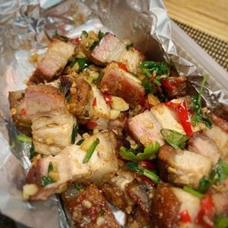 หมูกรอบคั่วพริกเกลือ (กับข้าว)