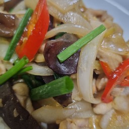 ไก่ผัดขิง กับข้าว