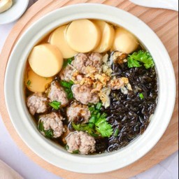 แกงจืดเต้าหู้หมูสับสาหร่าย