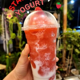 สตอเบอรี่สมูทตี้โยเกิร์ต