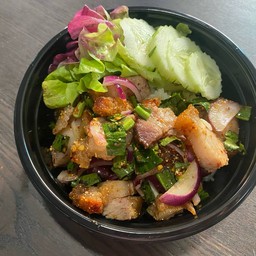 ข้าวน้ำตกหมูกรอบ