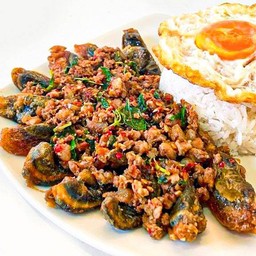กะเพราไข่เยี่ยวม้า