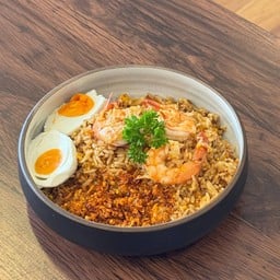 ข้าวผัดน้ำพริกนรกกุ้ง+ไข่เค็ม