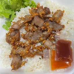 ข้าวหมูทอดกระเทียม