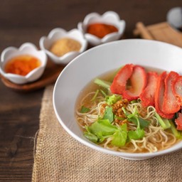 บะหมี่หมูแดง clear soup with eggless noodles and barbecued red porkless