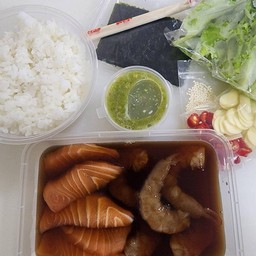 แซลมอนผสมกุ้งดองจัมโบ้  (พร้อมข้าวและสาหร่ายแผ่น)