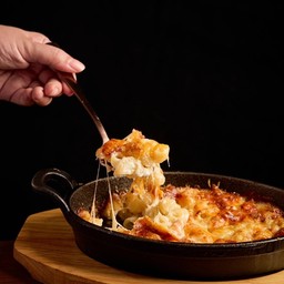 MAC & CHEESE AMERICAN STYLE WITH COMTE & GRUYERE CHEESE