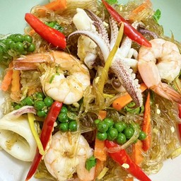 ผัดวุ้นเส้นขี้เมาทะเลราดข้าว