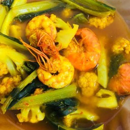 แกงส้มกุ้งผักรวม