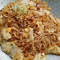 มาม่าผัดไข่