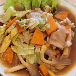 ผัดผักรวม หมู/ไก่(กับข้าว)