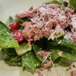 Tuna Salad w Parmesan Cheese  / สลัดทูน่ากับพาร์มาซานชีส