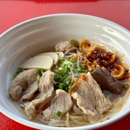 เจ๊แดงเฝอปากเซ (ก๋วยเตี๋ยวลาว) - ตลาดวัดกลาง