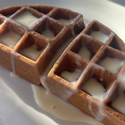 วาฟเฟิลช๊อคโกแลตราดนมข้นหวาน