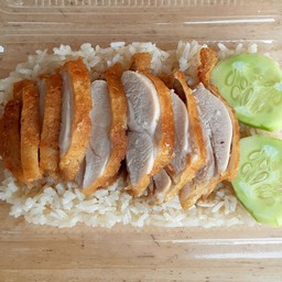 ข้าวมันไก่ทอด หอมกรุ่น