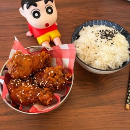 ข้าวสวย+ไก่ปีกบน(น่อง)