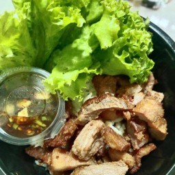 GNMG ข้าวไก่ย่าง ลาบหมู