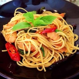 สปาเก็ตตี้ผัดกะเพราไส้กรอก