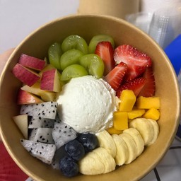 กรีกโยเกิร์ตกษิตย์ผลไม้