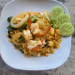 ข้าวผัดผงกะหรี่ทะเล