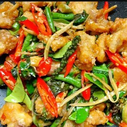 ปลาดอลี่ทอดกรอบผัดฉ่า