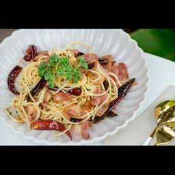 SPAGHETTI WITH BACON AND DRIED CHILLI