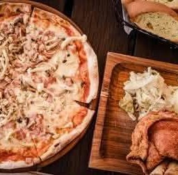 German Pork Knuckle  , Jokbal 족발 And Iberico Tonsoku Kaki 豚スネ肉 Pizza ขาหมูเยอรมัน , ขาหมูชอกบัล และขาหมูคากิ