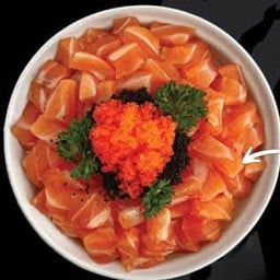 ข้าวหน้าแซลมอนหั่นเต๋า