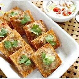 ขนมปังหน้าหมูทอด