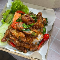 ข้าวผัดพริกแกงไก่ทอด