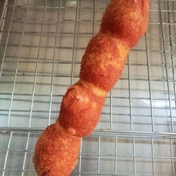 ไส้กรอกแดงในตำนาน ชุบแป้งทอด