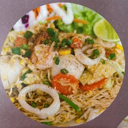 ผัดมาม่าหมึก-กุ้ง