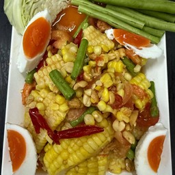 ส้มตำข้าวโพดไข่เค็ม