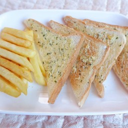 ขนมปังกระเทียม+เฟรนฟรายส์