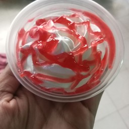 วิปปิ้งครีมราดสตอเบอรี่