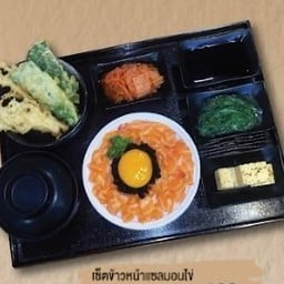 เซทข้าวหน้าแซลม่อนไข่