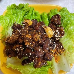 เนื้อทอดกระเทียม