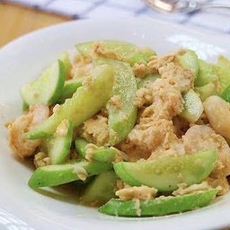 ข้าวผัดแตงกวาใส่ไข่