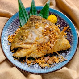 หัวปลาแซลมอนทอดกระเทียม