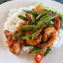 ข้าวผัดพริกแกงกุ้ง