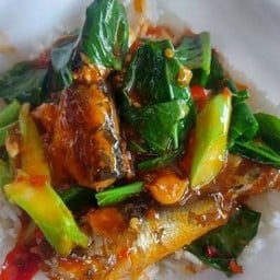 ข้าวคะน้าปลากระป๋องโบราณ