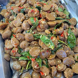 ผัดกะเพราลูกชิ้นเนื้อ